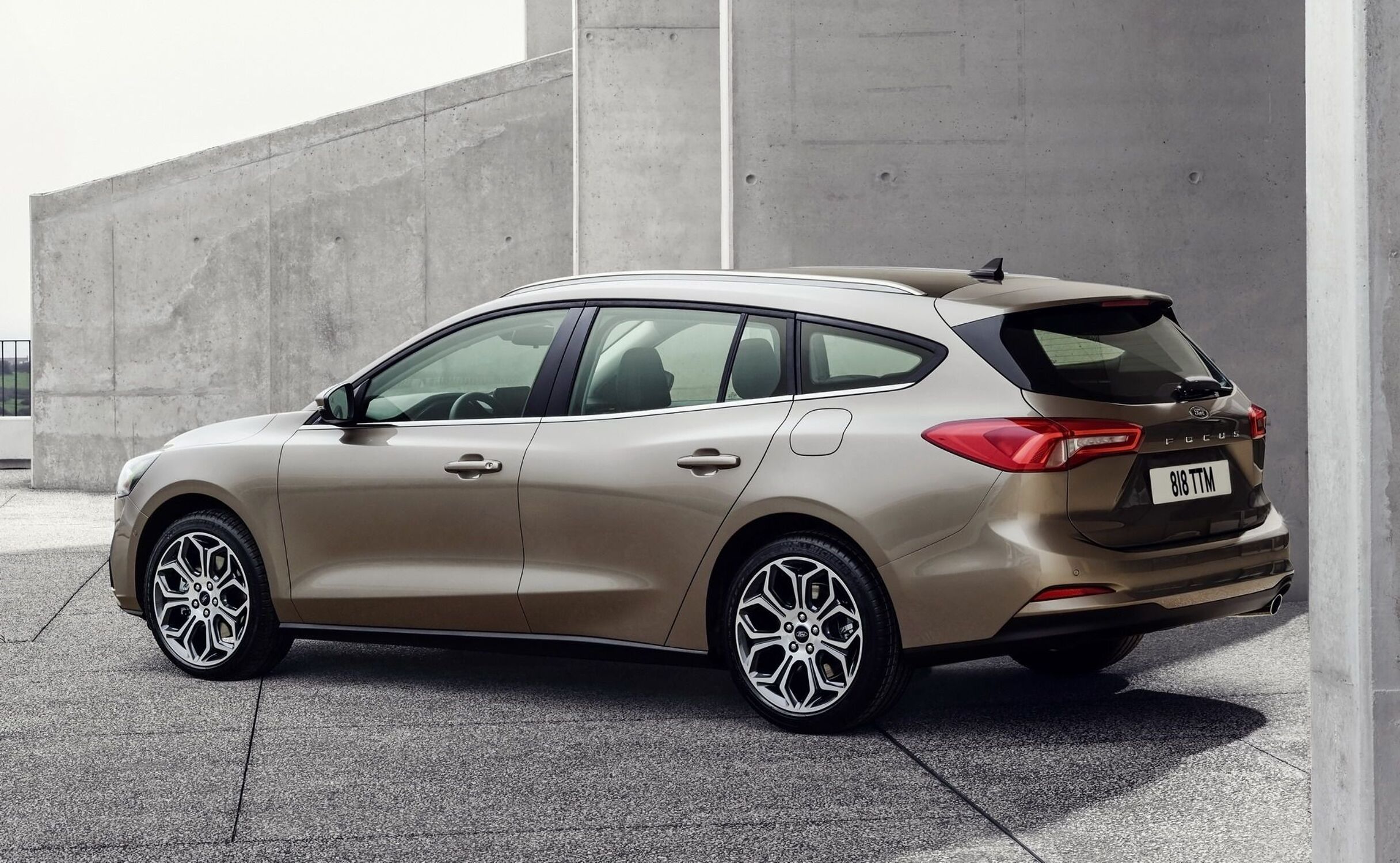 2019-Ford-Focus-Sedaan-Wagon-Active_1